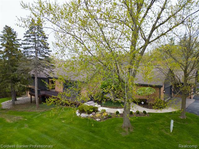 Property Photo: 1921 Pine Ridge Lane MI 48302