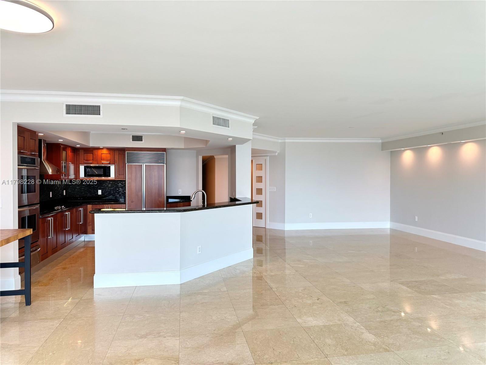Property Photo: 3301 NE 183rd St 1604 FL 33160