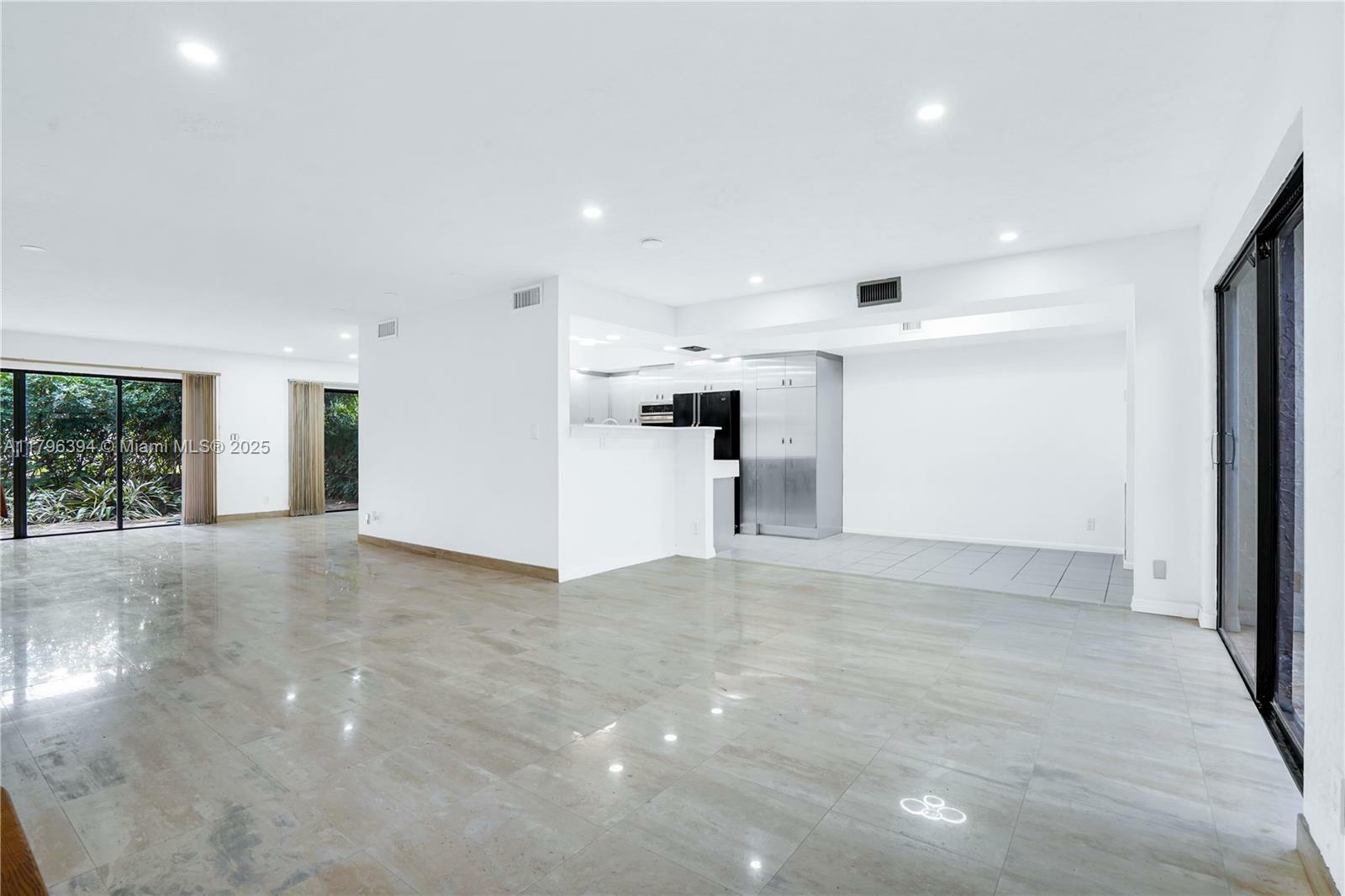 Property Photo: 406 Saint Andrews Rd 53 FL 33021