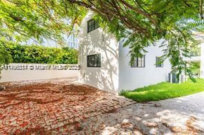 Property Photo: 3220 S Le Jeune Rd 3220 FL 33134