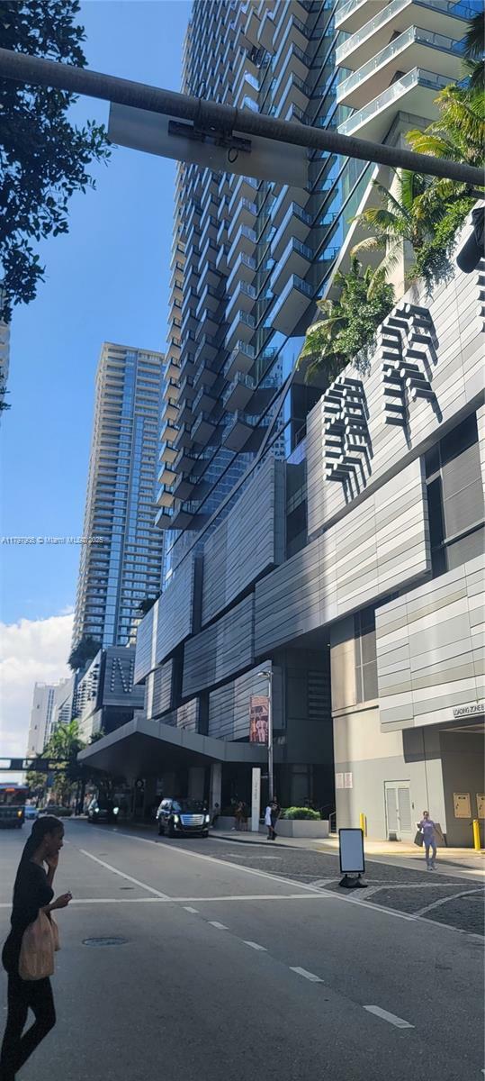 68 SE 6th St 2110  Miami FL 33131 photo
