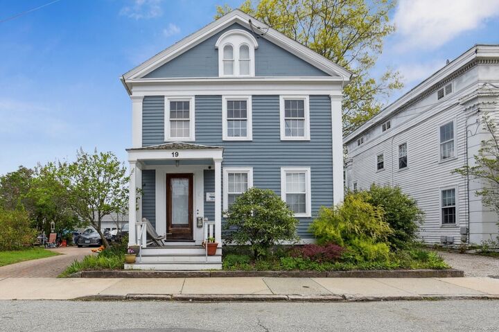 19 Prospect Street  New London CT 06320 photo