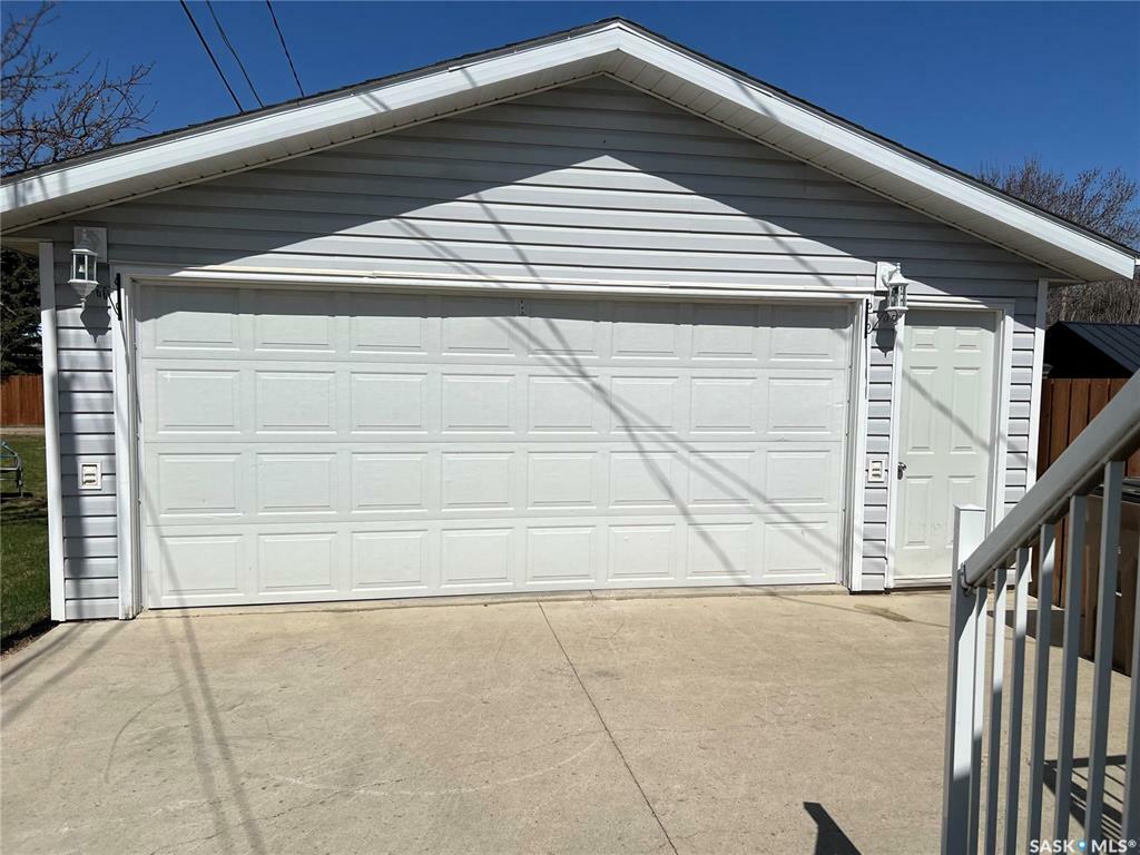 Property Photo: 220 Elm Street SK S0E 1H0
