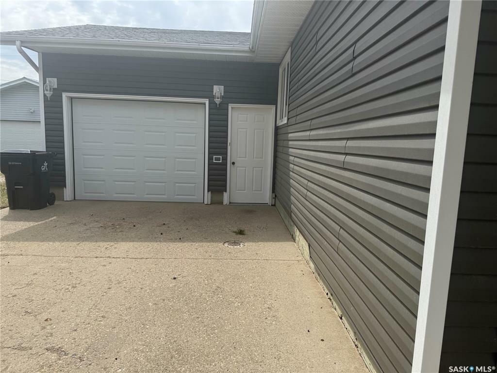 Property Photo: 610 Carbon Avenue SK S0C 0M0