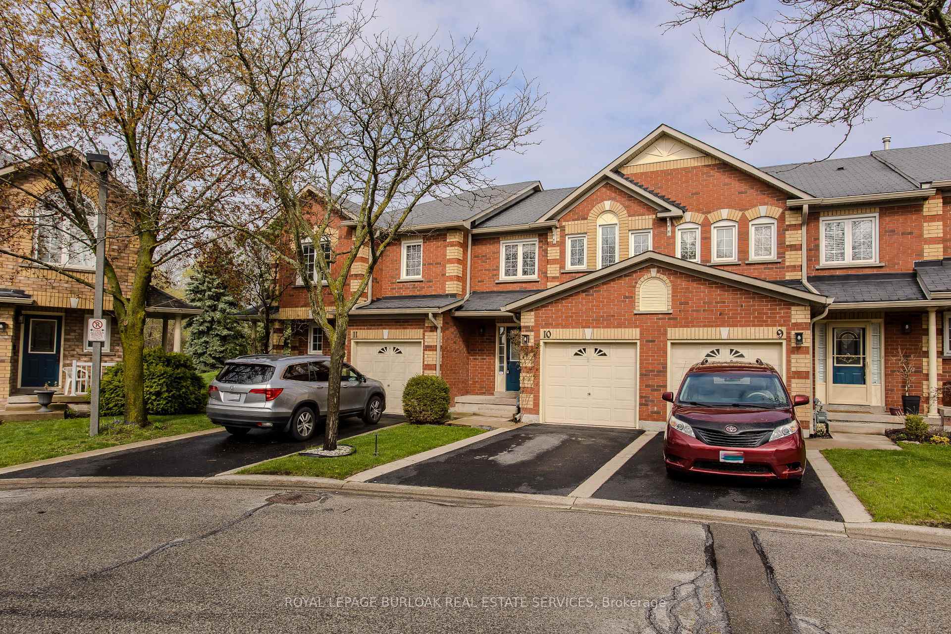 Property Photo: 2022 Atkinson Drive 10 ON L7M 4H6