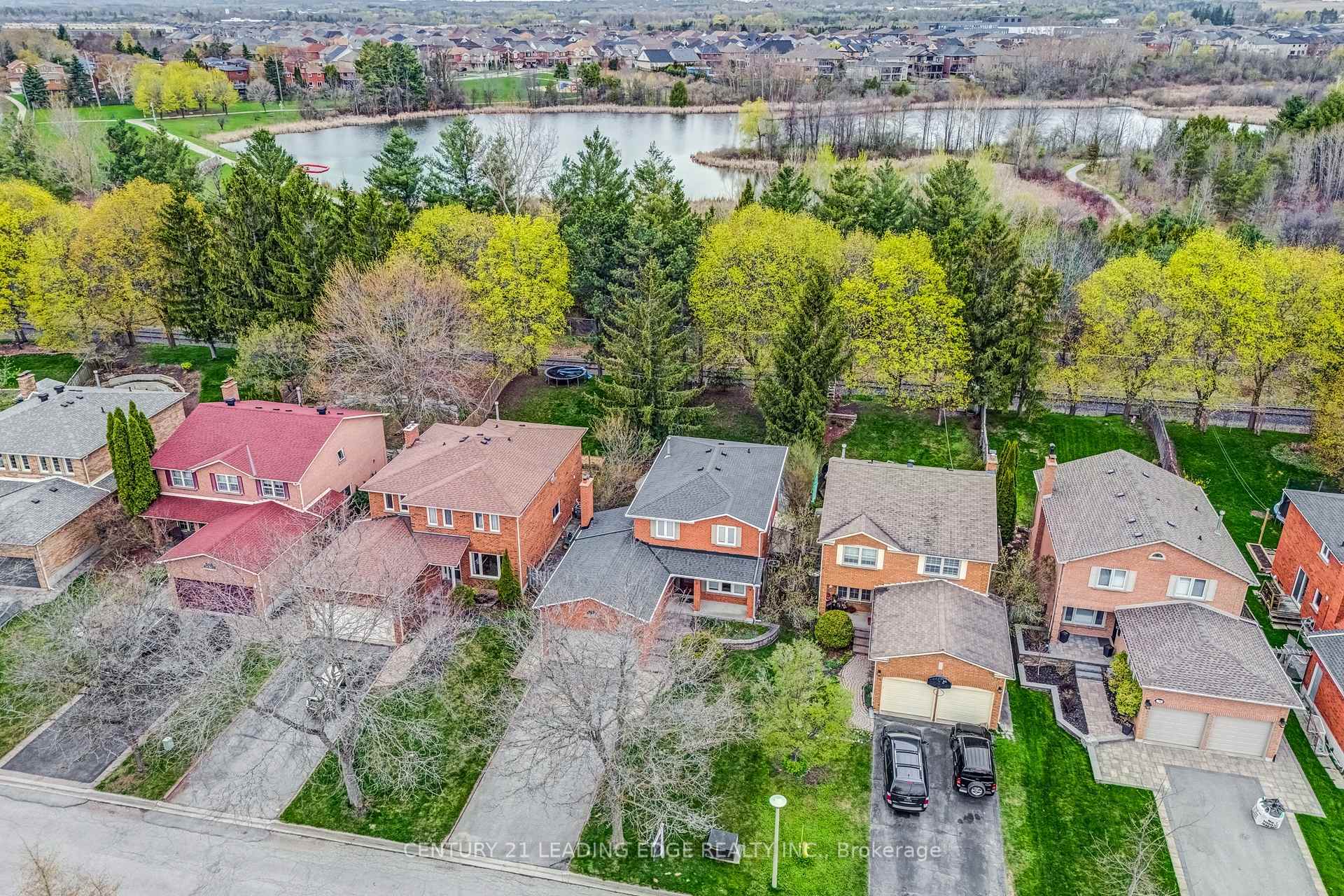 Photo de la propriété: 18 Ironwood Crescent ON L4A 5S7