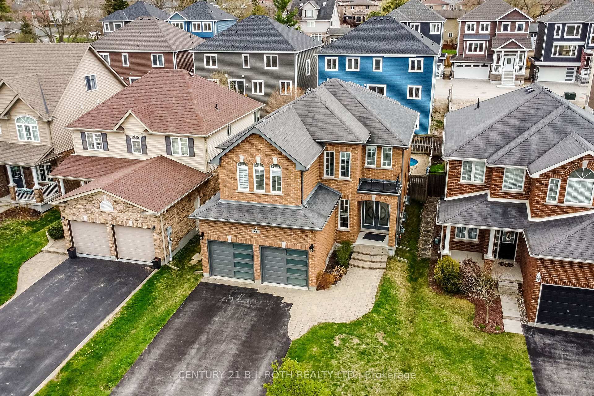 Photo de la propriété: 13 Auburn Court ON L4N 6G9