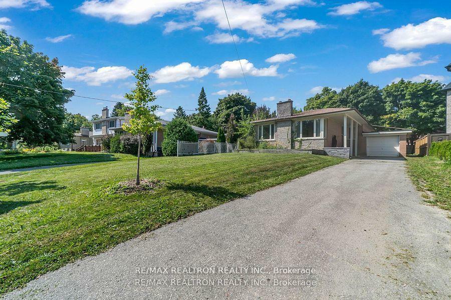Property Photo: 66 Claywood Road ON M2N 2R2