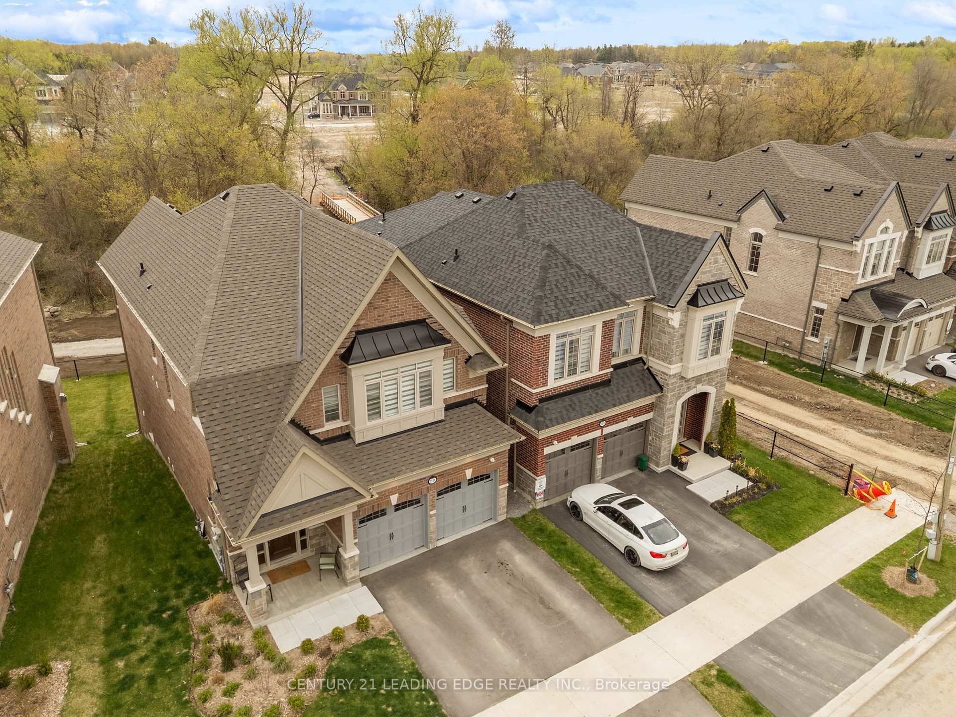 Photo de la propriété: 89 Deer Ridge Crescent ON L1P 0T2