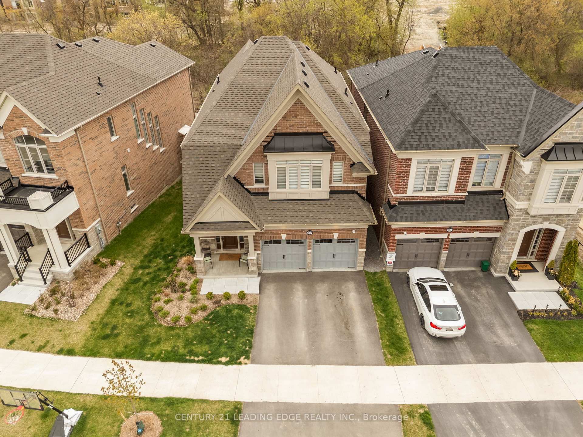 Property Photo: 89 Deer Ridge Crescent ON L1P 0T2