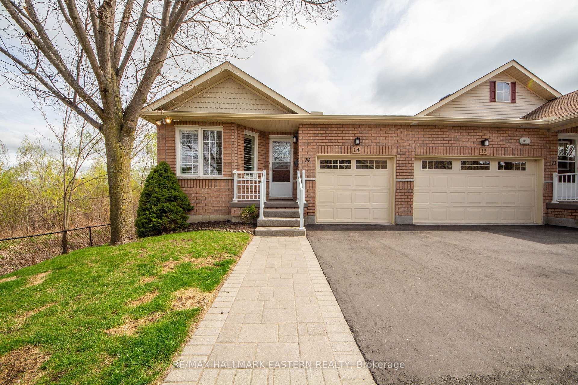 Property Photo: 877 Wentworth Street 14 ON K9J 8R7