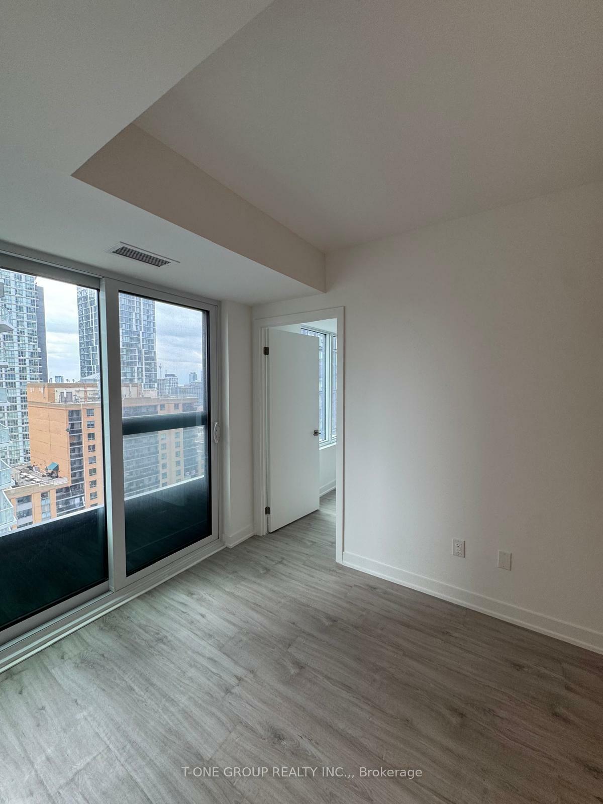 Property Photo:  252 Church Street 1810  ON M5B 1Z2 