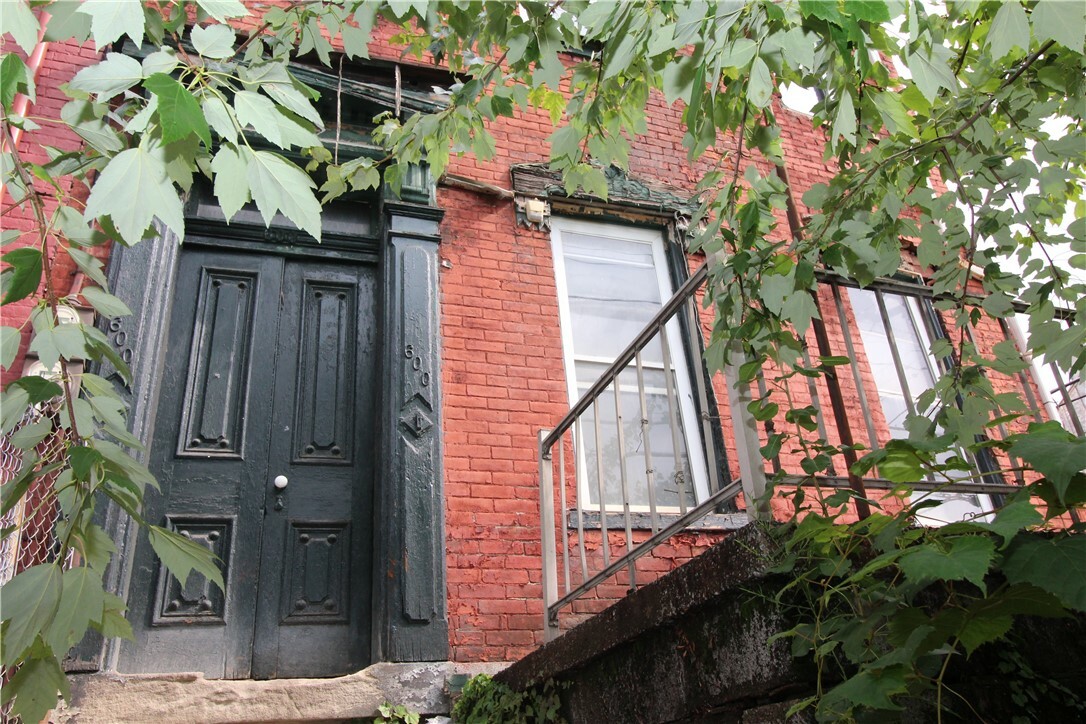 Property Photo: 600 Armandale St PA 15212