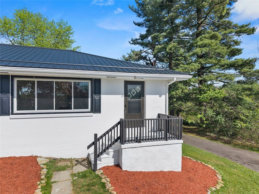 Property Photo: 54 Devils Den Rd PA 15021
