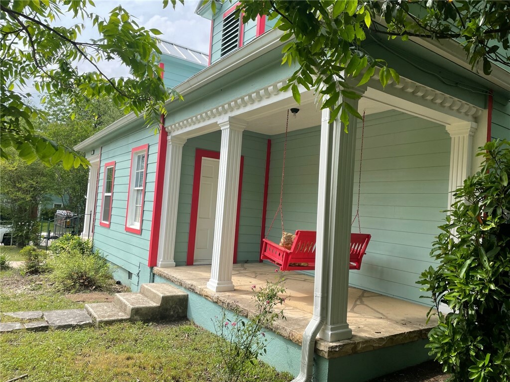 Property Photo: 818 Harris Avenue TX 78705