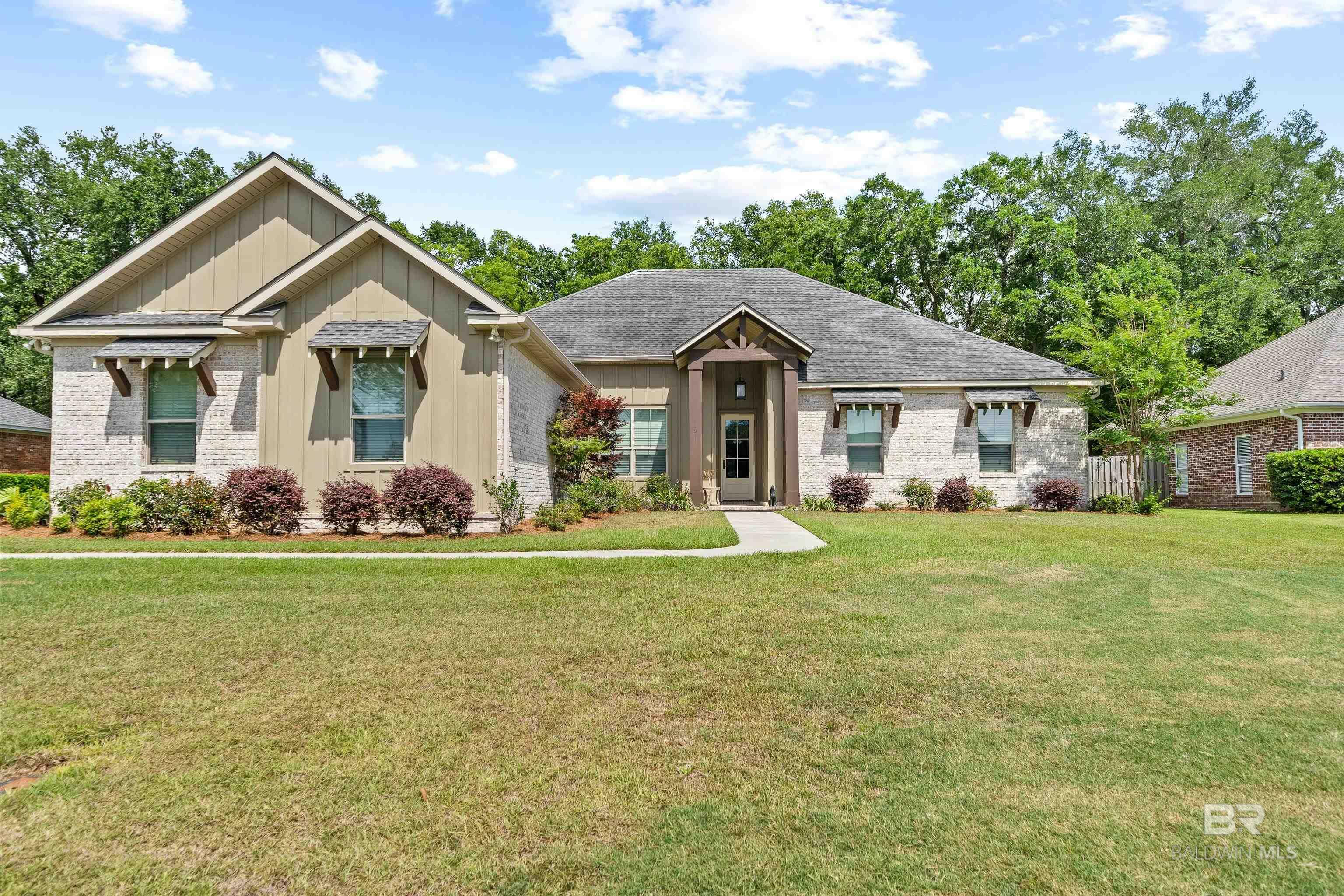 Property Photo: 11071 Niblick Loop AL 36532