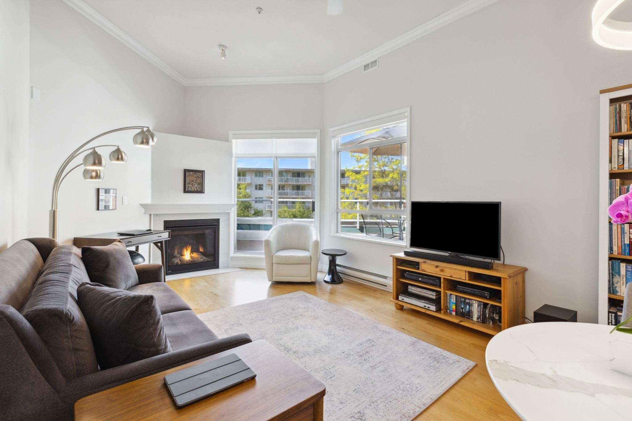 Property Photo: 128 W 8th Street 401 BC V7M 3M1
