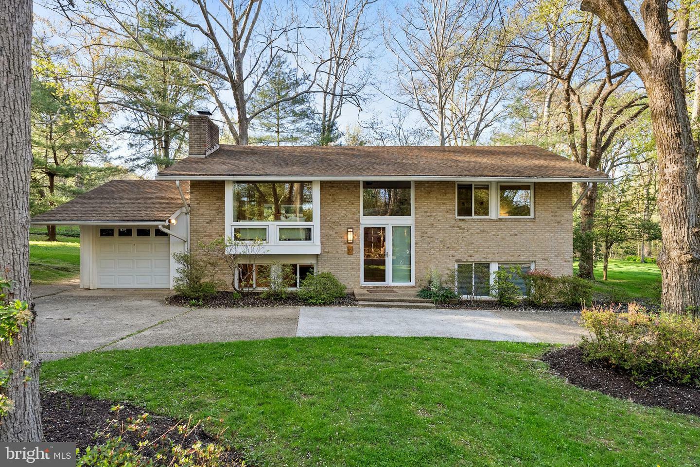 9 Persimmon Court  Bethesda MD 20817 photo