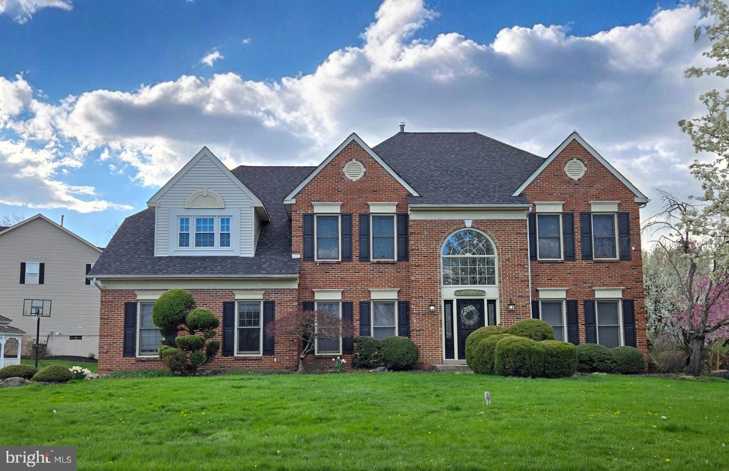 Property Photo: 1 Arbor Lea Circle PA 18901