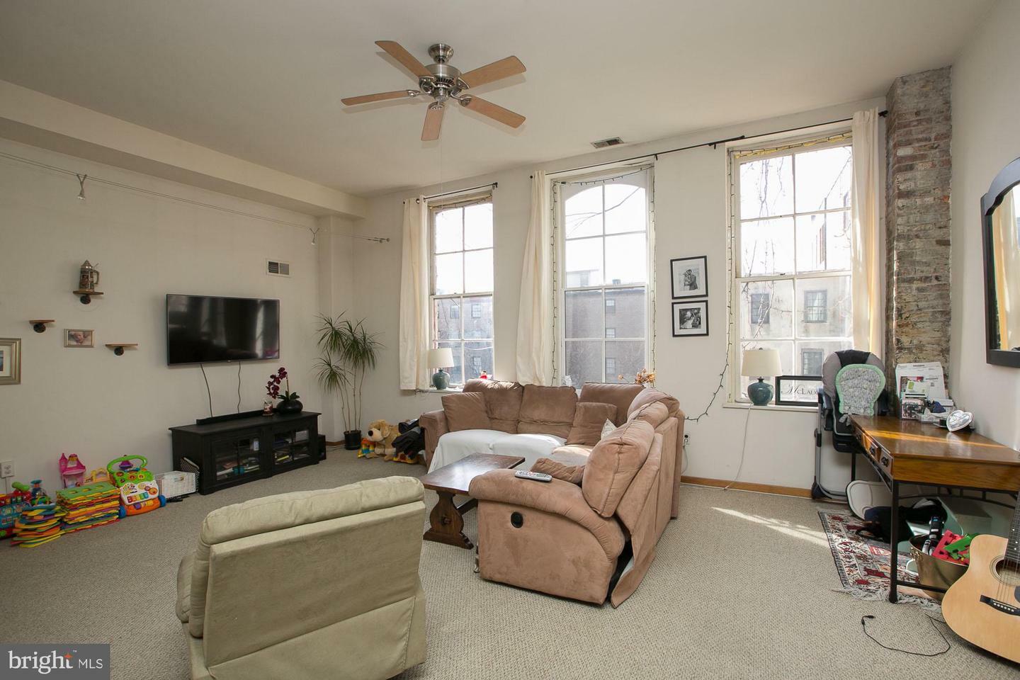 Property Photo: 116-118 Arch Street 5 PA 19106