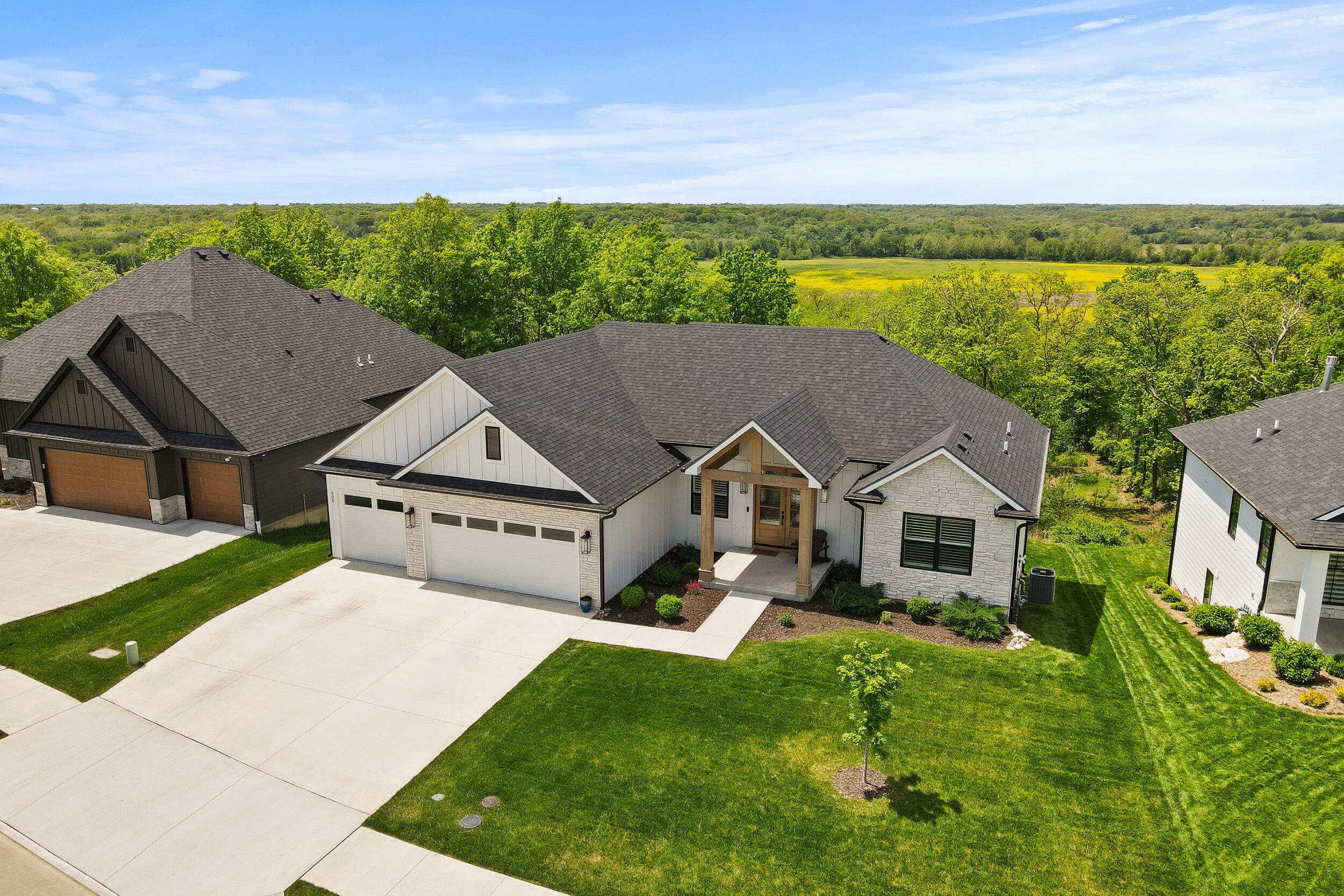 Property Photo: 605 Angels Rest Way MO 65203