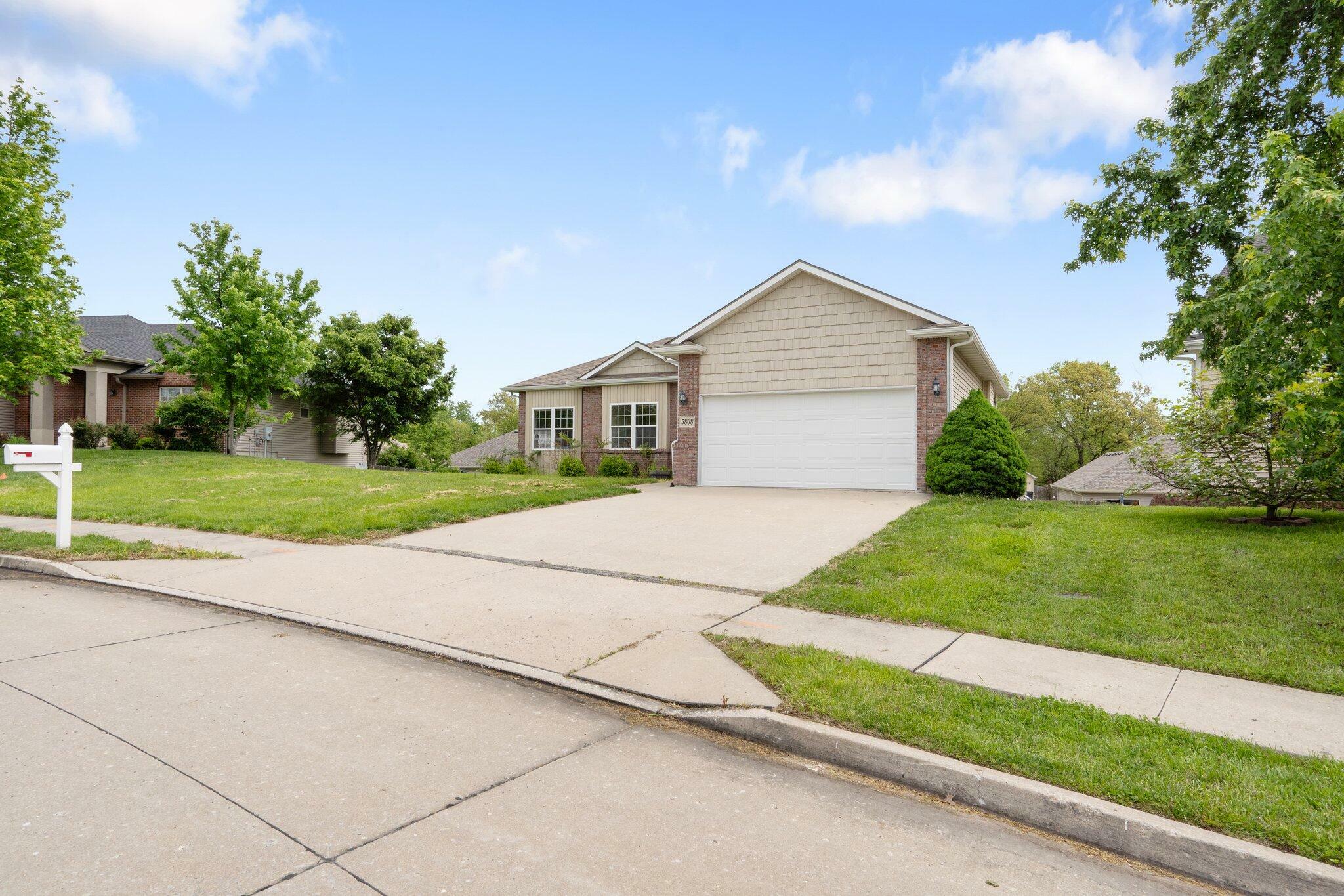 Property Photo: 5808 Oswago Cir MO 65201