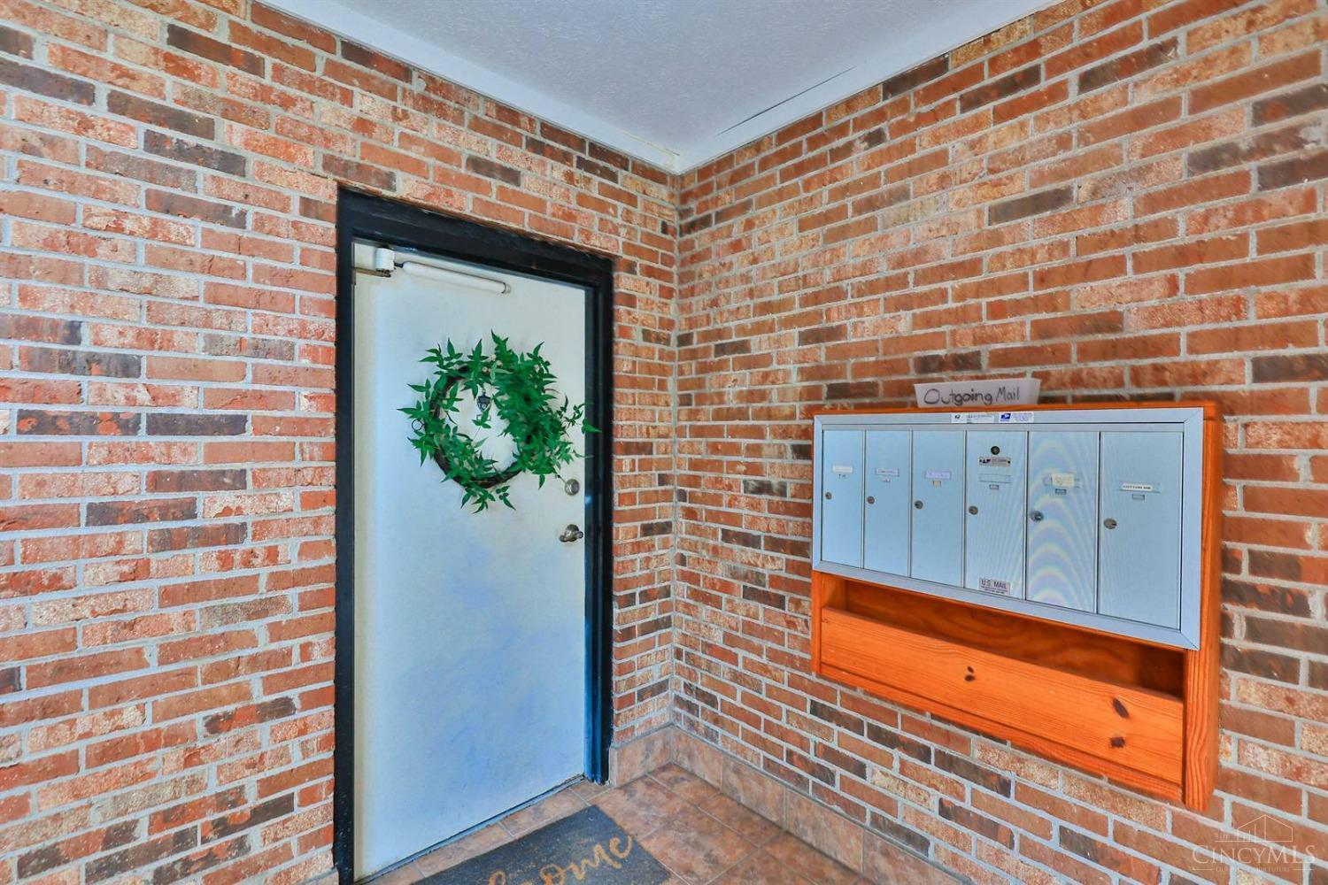 Property Photo: 3069 Alpine Terrace OH 45208