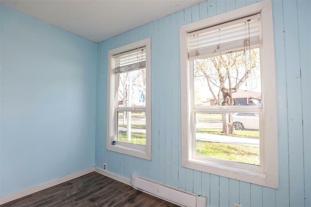 Property Photo: 417 Victoria Avenue East MB R2C 0E9