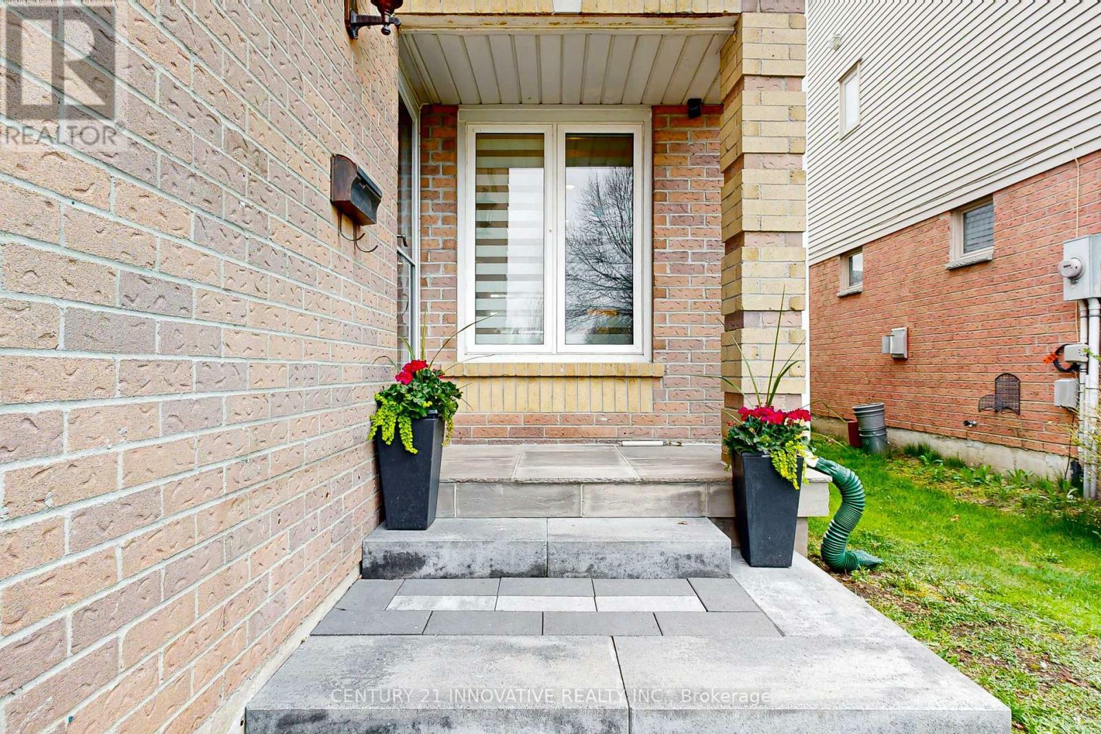 Property Photo: 19 Yorkville Drive ON L1E 2A8