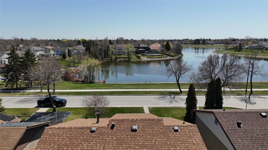 Property Photo: 83 Garden Grove Drive MB R2R 1E1