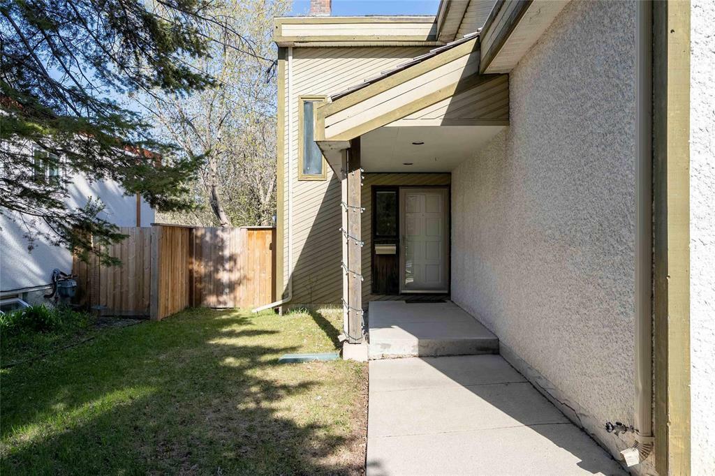 Photo de la propriété: 533 Charleswood Road MB R3R 1K5