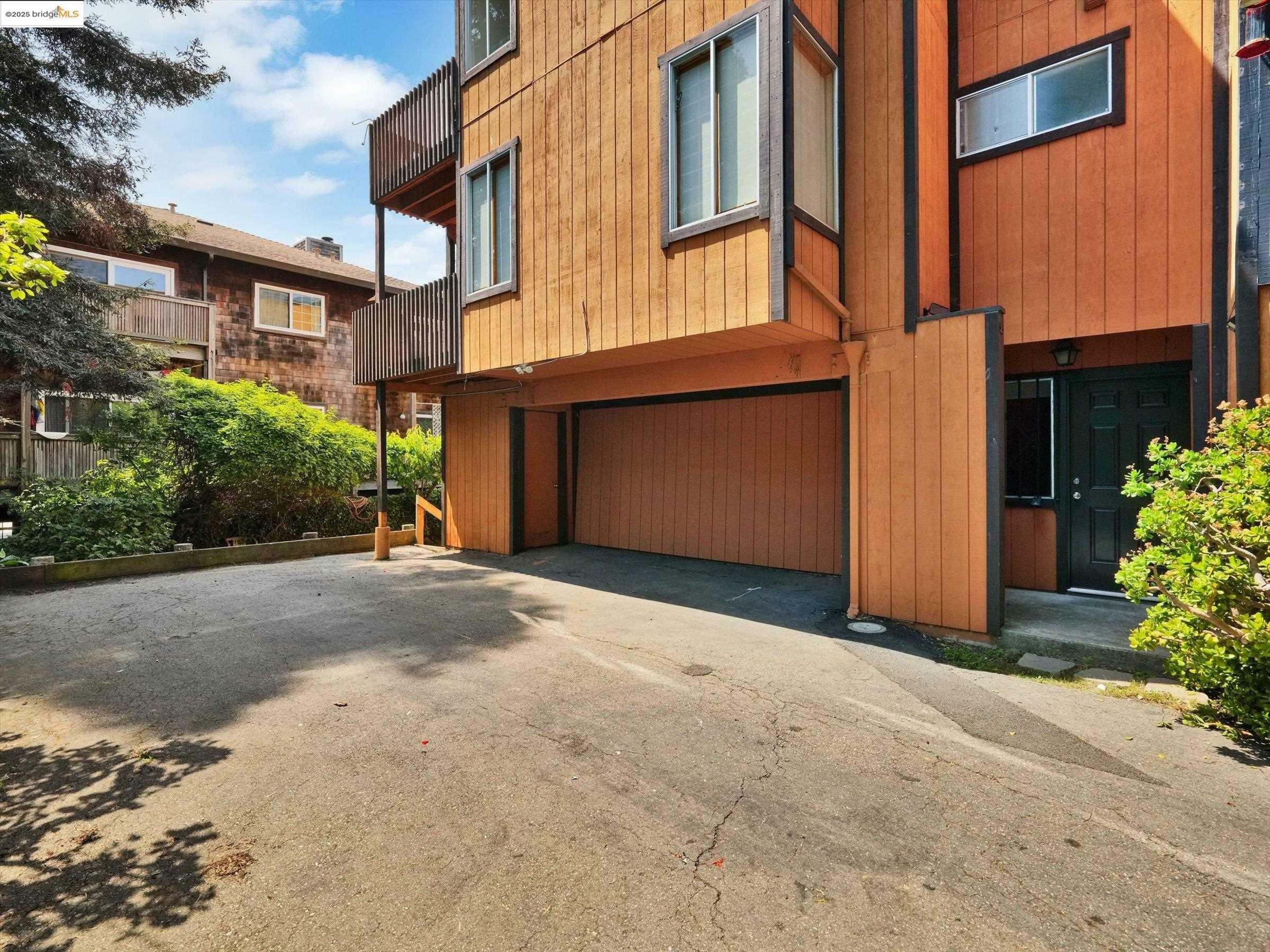 Property Photo: 1715 Liberty St 1 CA 94530
