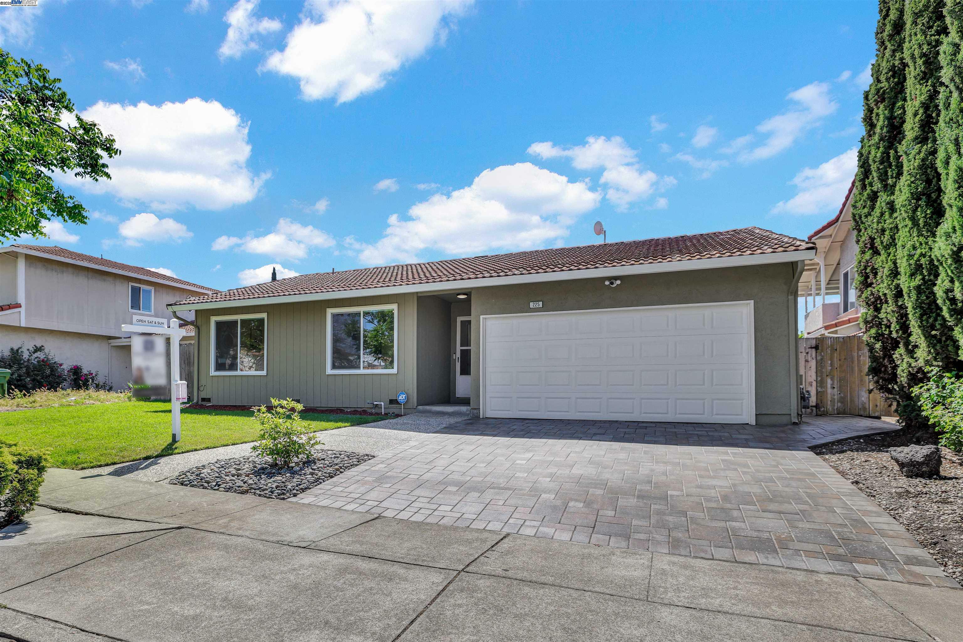 Property Photo: 225 Kansas Way CA 94539