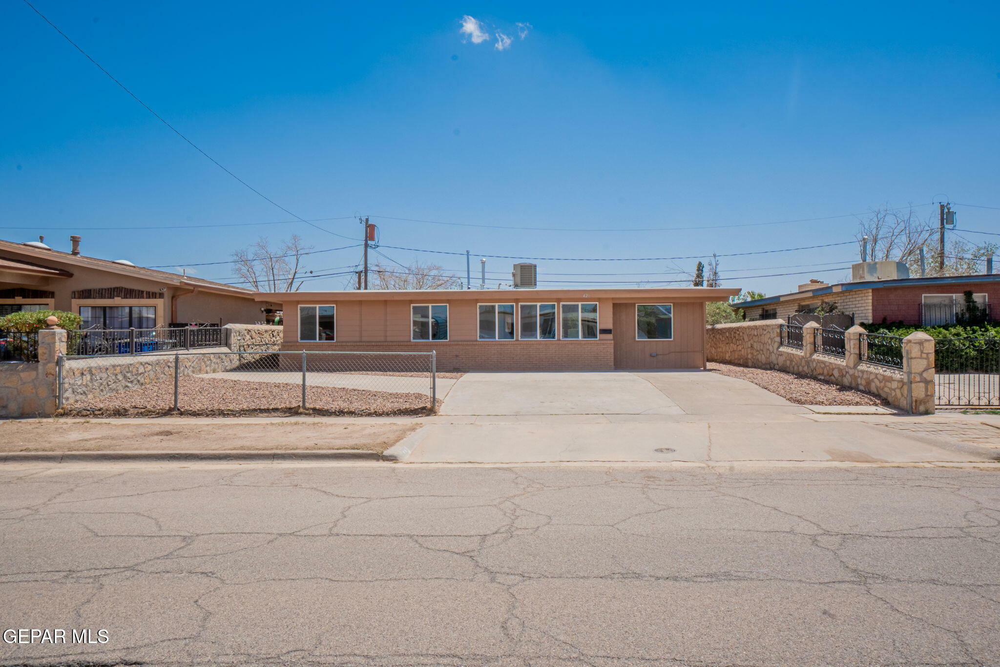 Property Photo: 420 Kelvin Avenue TX 79915