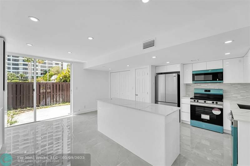 Property Photo: 2318 NE 7th St 34 FL 33009