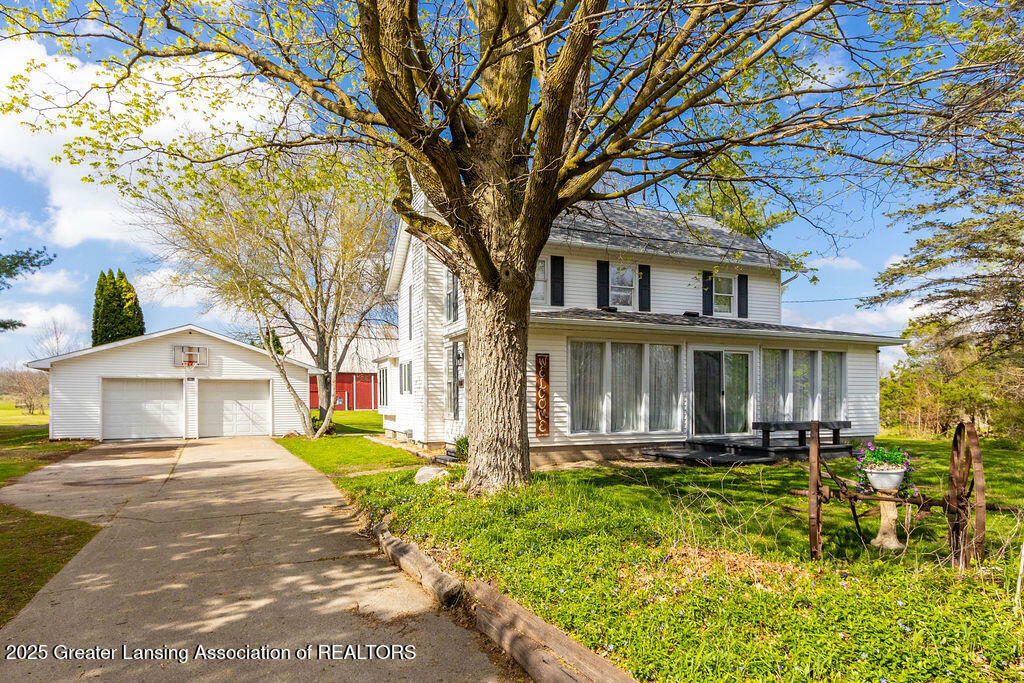Property Photo: 1061 E Sherwood Road MI 48895