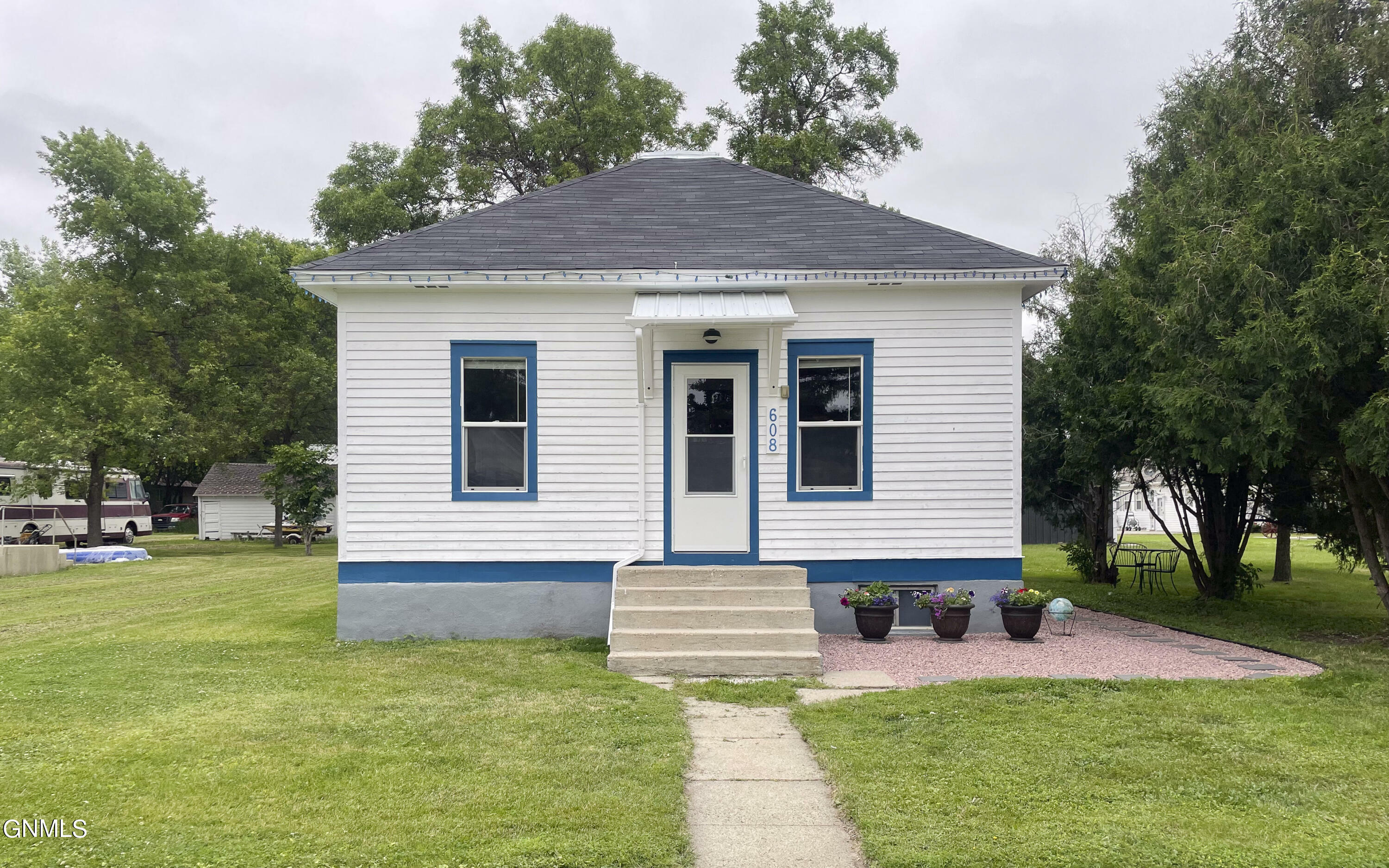 608 Schley Avenue W  Linton ND 58552 photo