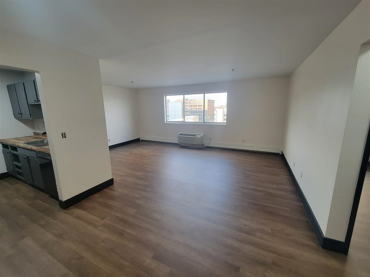 Property Photo: 400 1st St SE 303 IA 52401