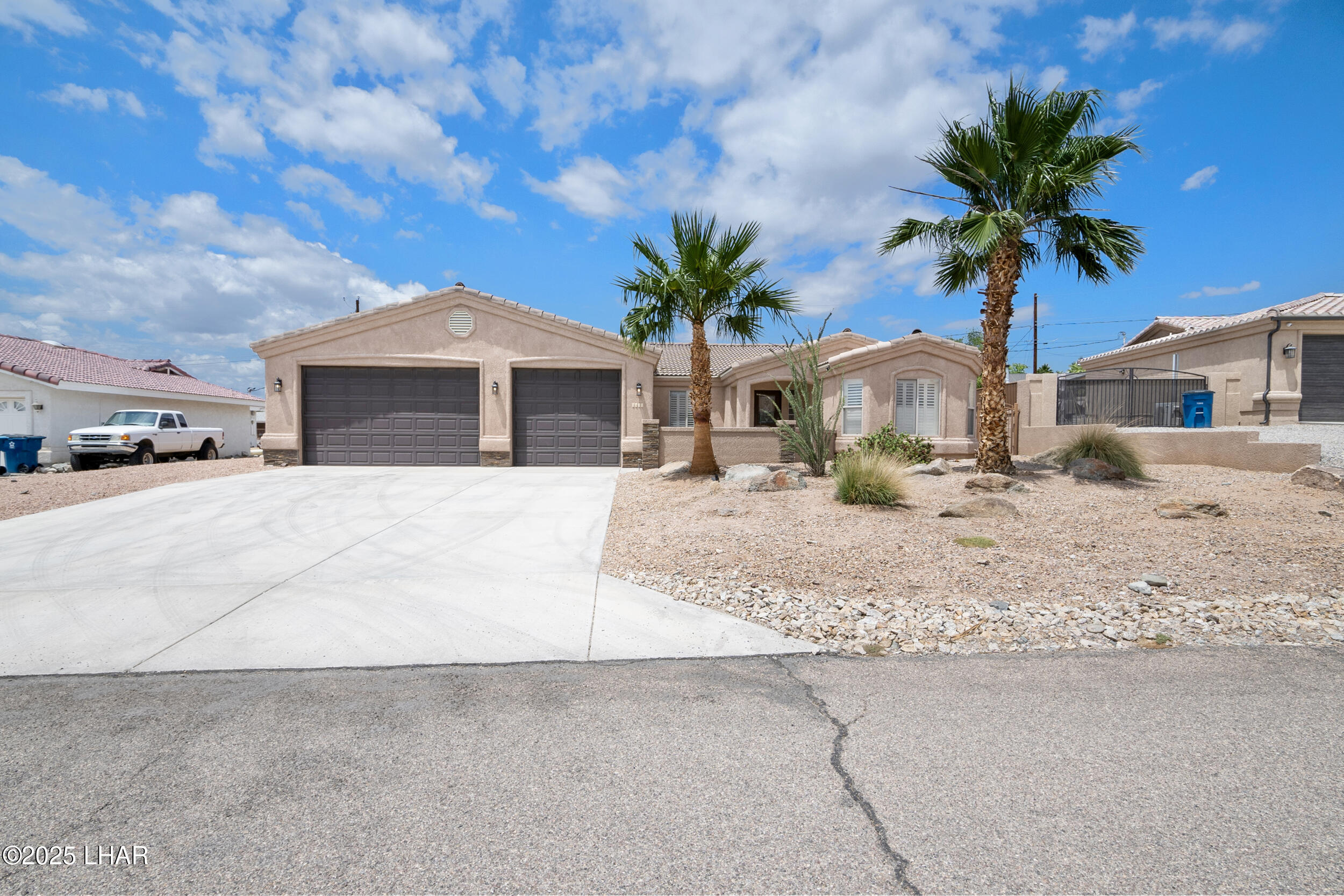 Property Photo: 1681 Cardinal Dr AZ 86403