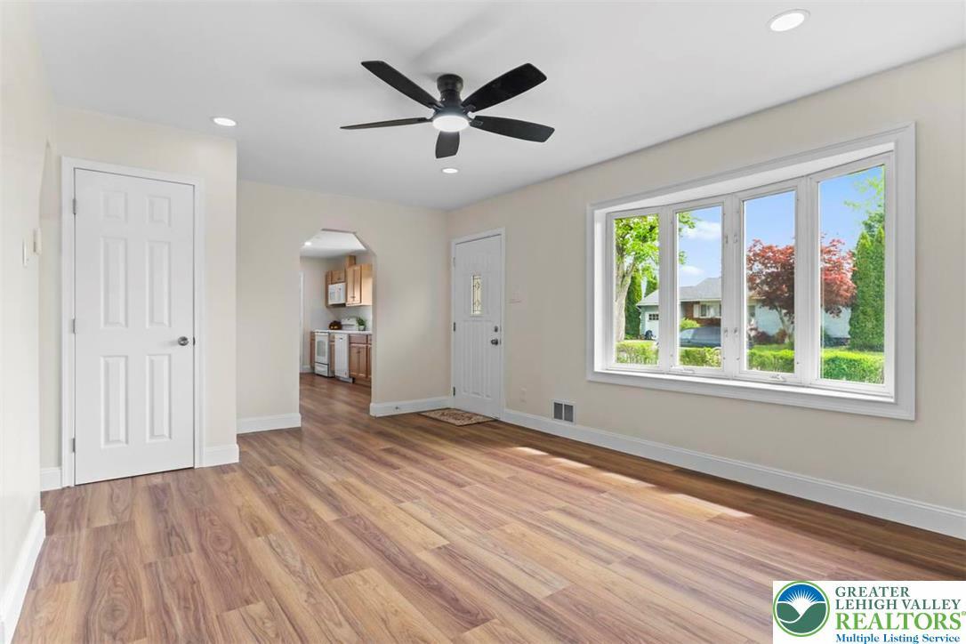 Property Photo: 1903 Stonington Road PA 18018