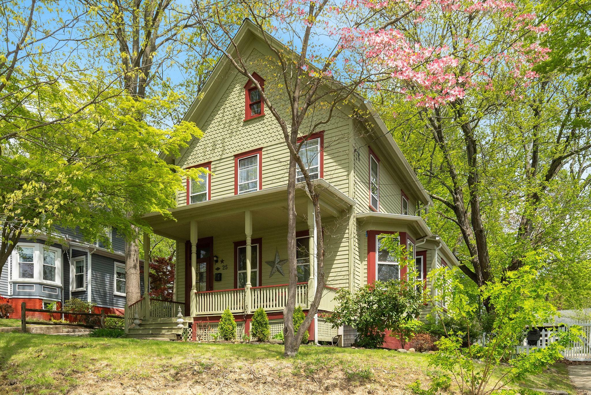Property Photo:  25 Brookville Avenue  NY 10562 