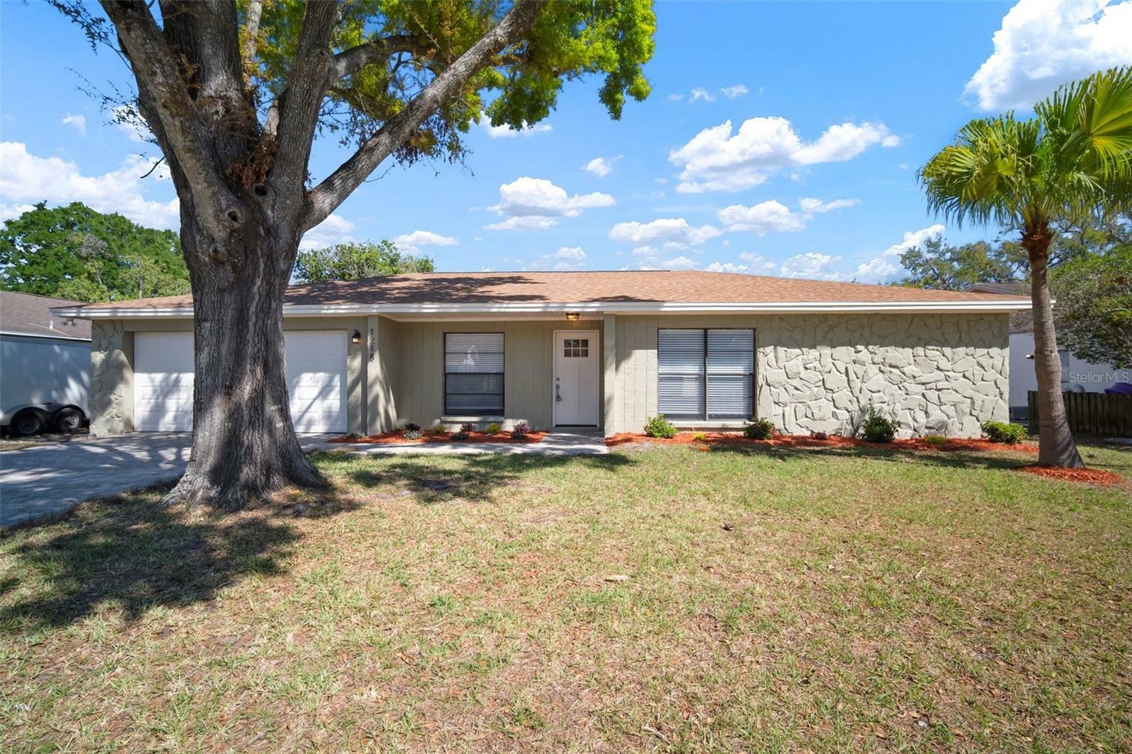 Property Photo: 1218 Lornewood Drive FL 33596