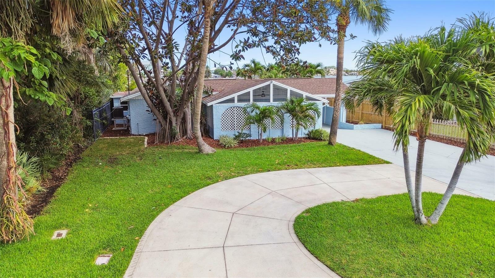 Property Photo:  425 12th Avenue  FL 33785 