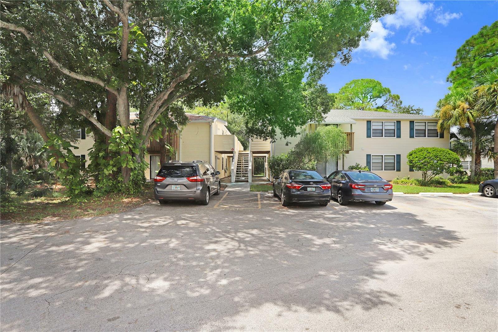 Property Photo: 134 Sycamore Lane F FL 34677