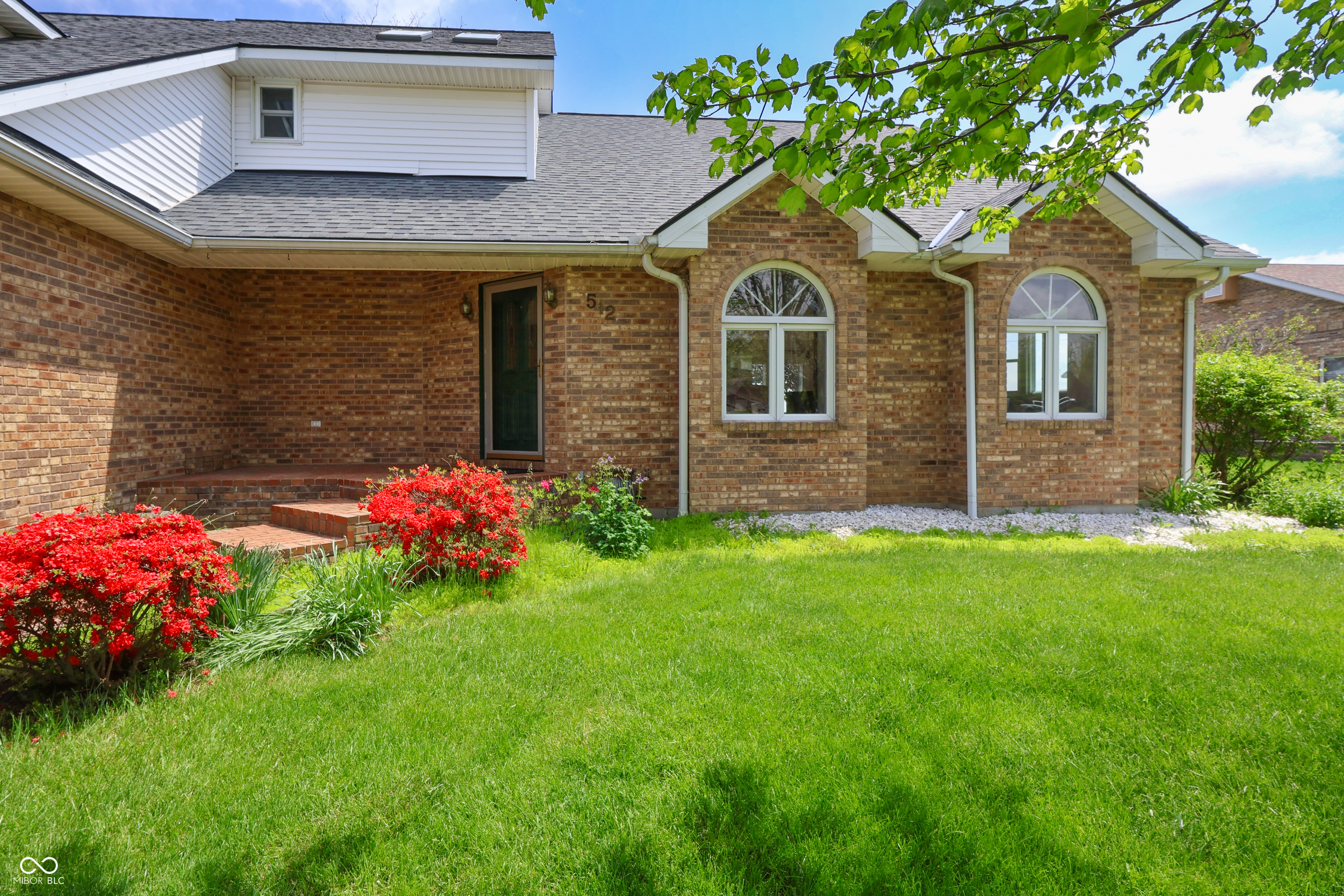 Property Photo: 512 S Tara Road IN 47240