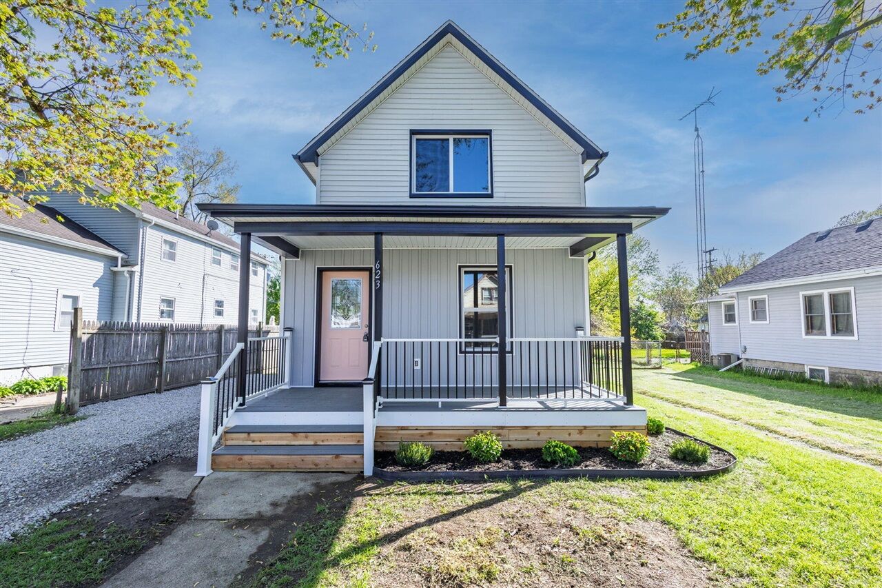 Property Photo:  623 W 9th Street  MI 48161-4003 