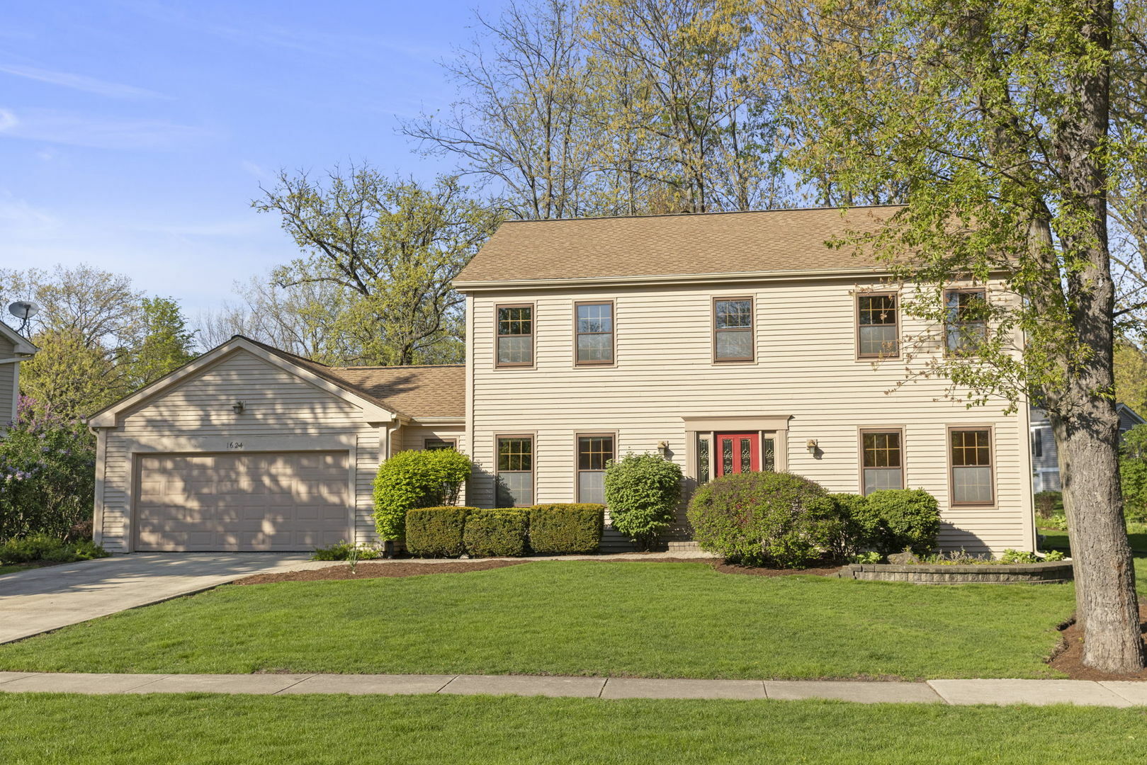 Property Photo: 1624 Mirror Lake Drive IL 60563