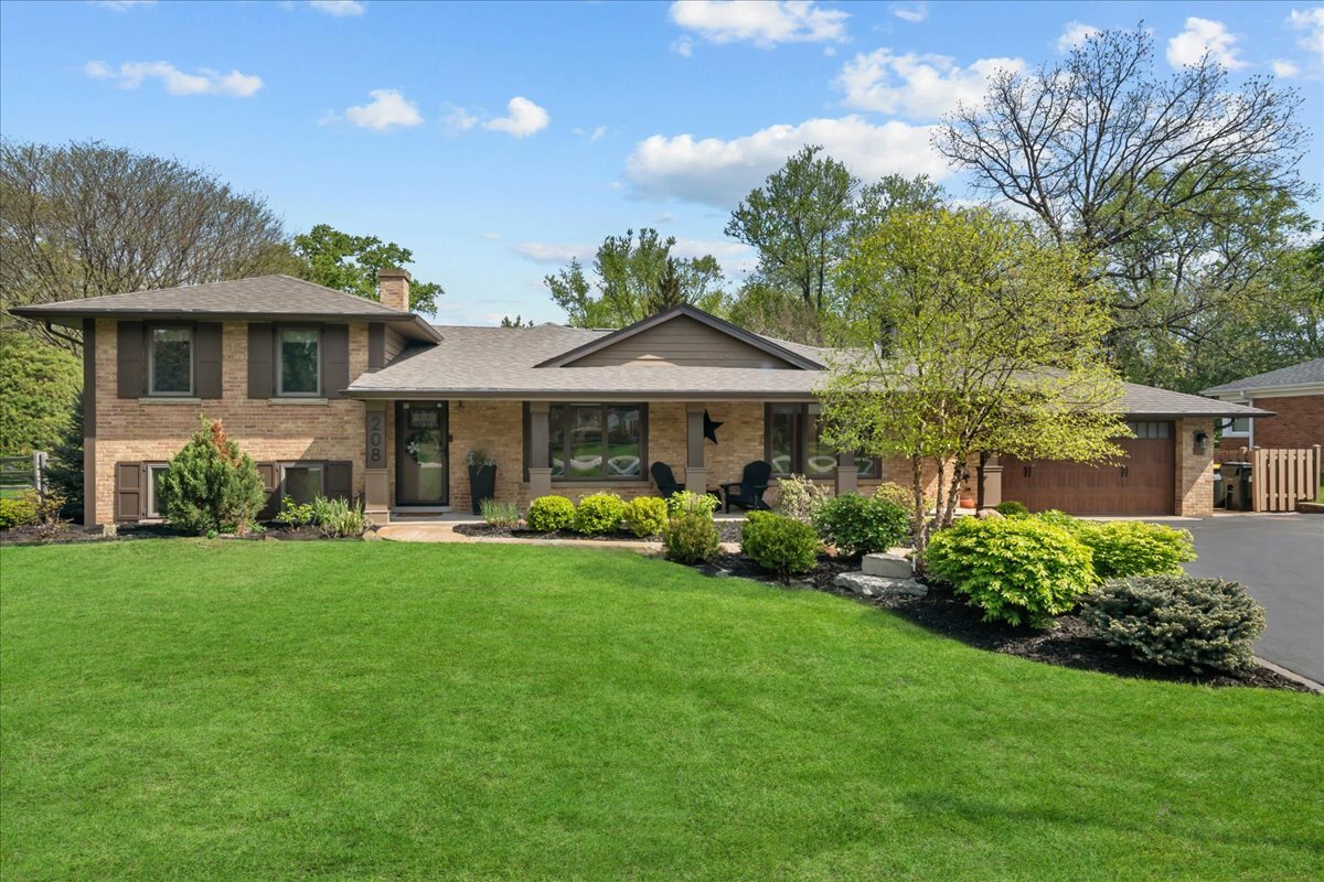 Property Photo: 208 North Parkway IL 60070
