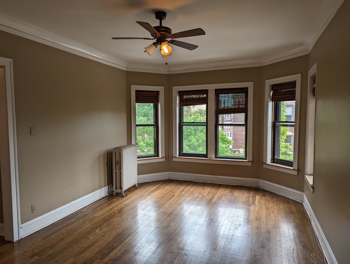 Property Photo: 3702 N Lakewood Avenue 3 IL 60613