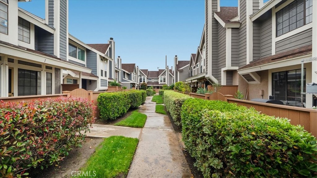 Property Photo:  12125 Foster Road 1  CA 90650 